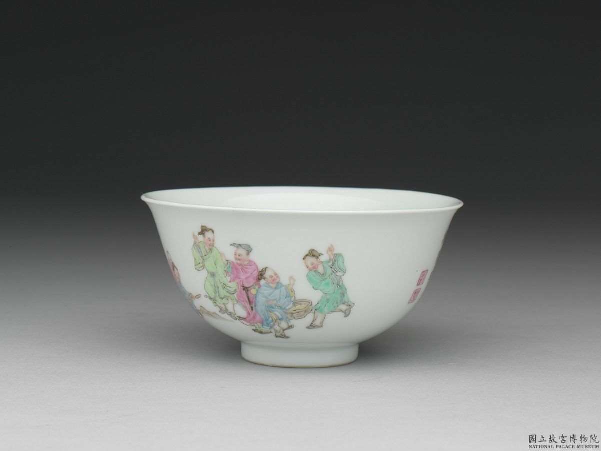 Image 3-2: Bol à thé avec motif "Yao Min Ji Rang, Les gens ordinaires dans une journée ordinaire" en émaux peints de falangcai (source MNP)