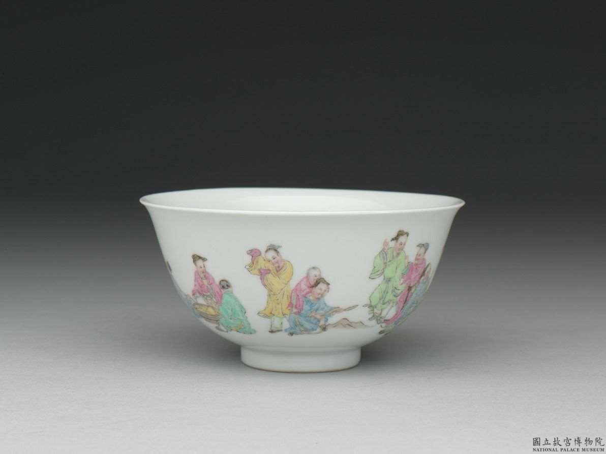 Image 3-1: Bol à thé avec motif "Yao Min Ji Rang, Les gens ordinaires dans une journée ordinaire" en émaux peints de falangcai (source MNP)