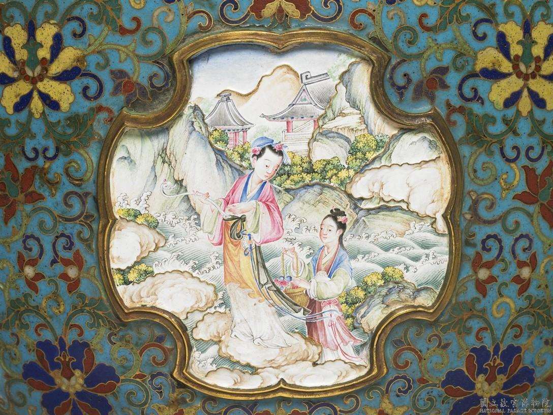 Image 2-2: Pot à thé au beurre en cloisonné doré avec décoration de style occidental (source MNP)