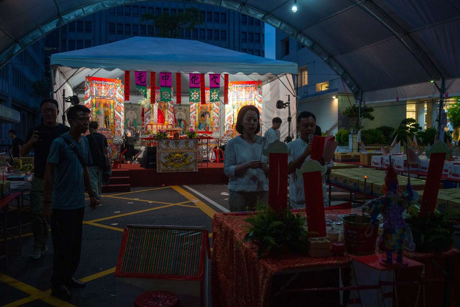 Cérémonie pour les âmes errantes des pionniers de la démocratie (photo : Sasa/RTI)