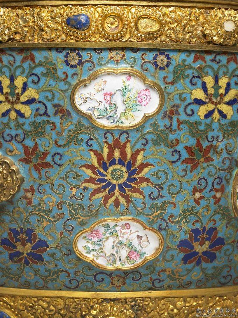 Image 2-4: Pot à thé au beurre en cloisonné doré avec décoration de style occidental (source MNP)