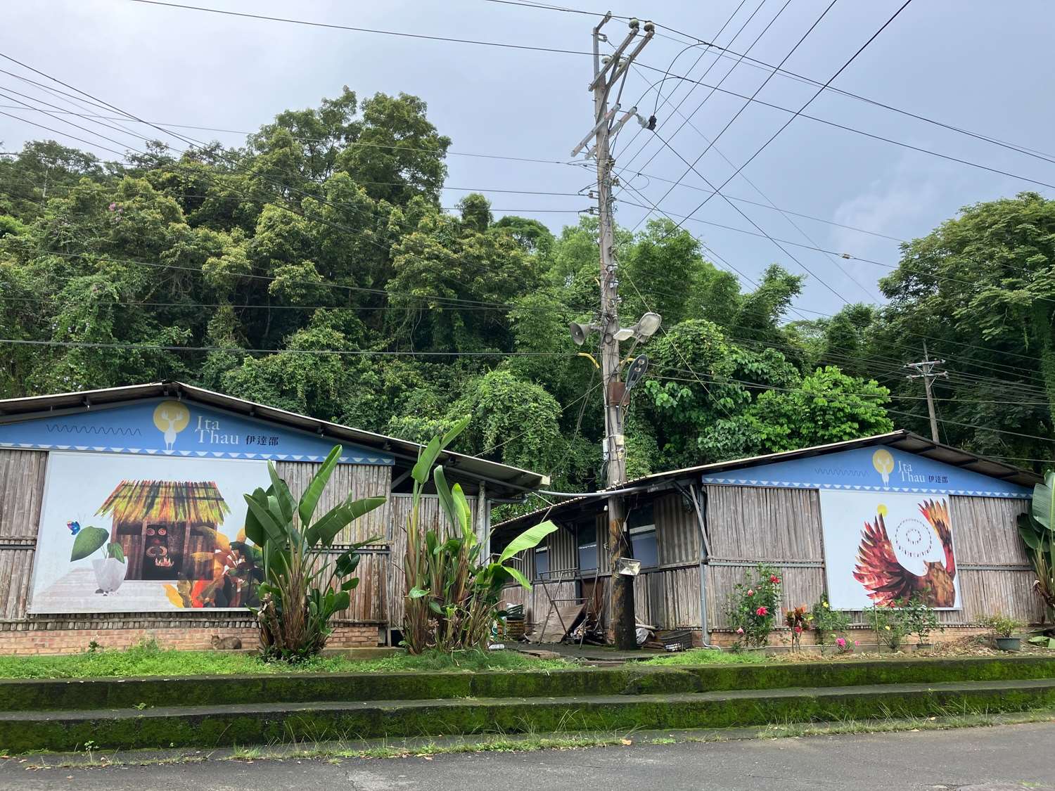 Dans le village d'Ita Thau (photo : Sasa)