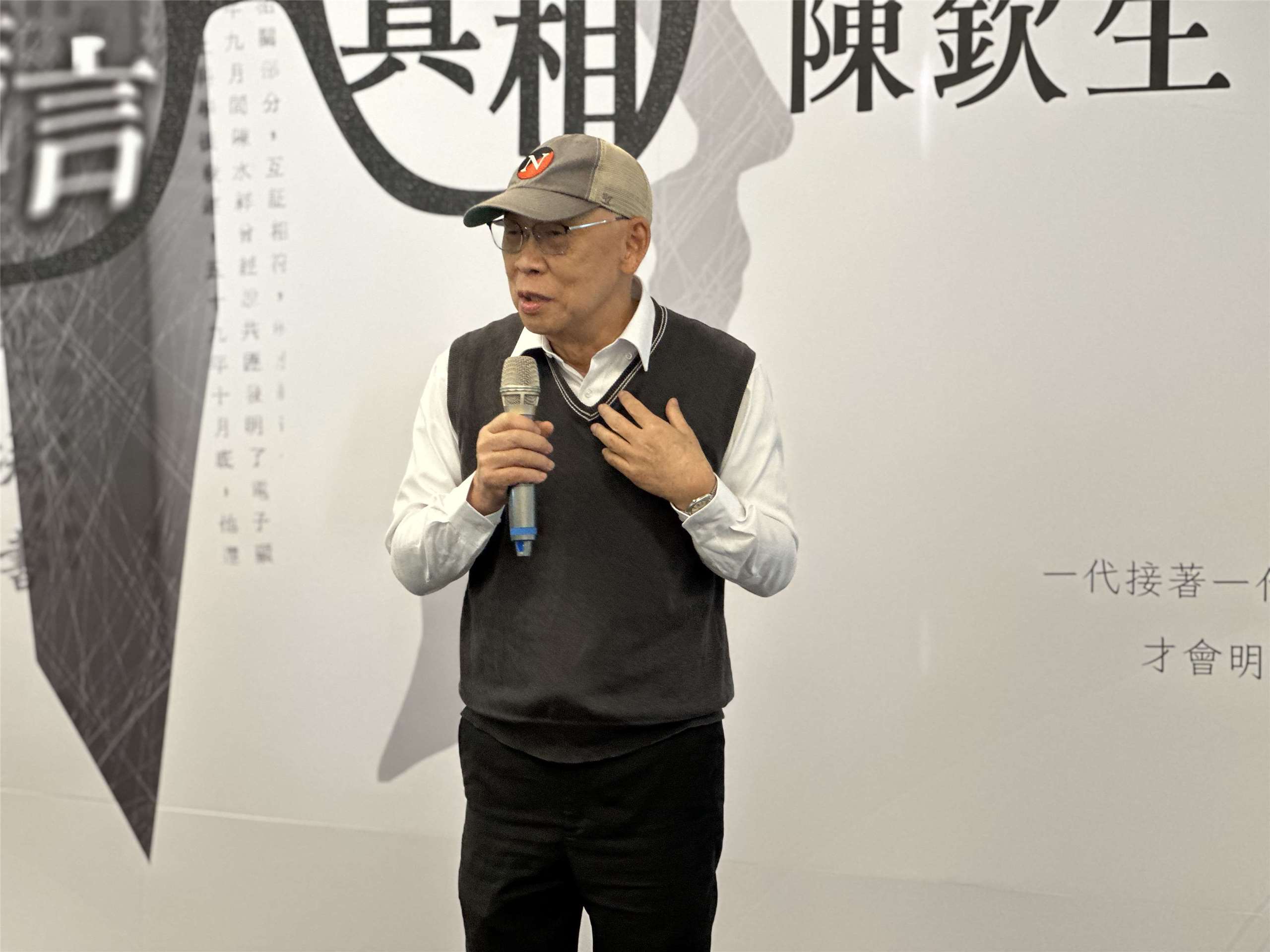Fred Him-San Chin, un ancien détenu originaire de Malaisie qui a passé presque 12 ans derrière les barreaux sous la loi martiale, vient de publier un nouveau livre suite à un long travail de recherche à travers les archives (Image : Lisa Duffaud)