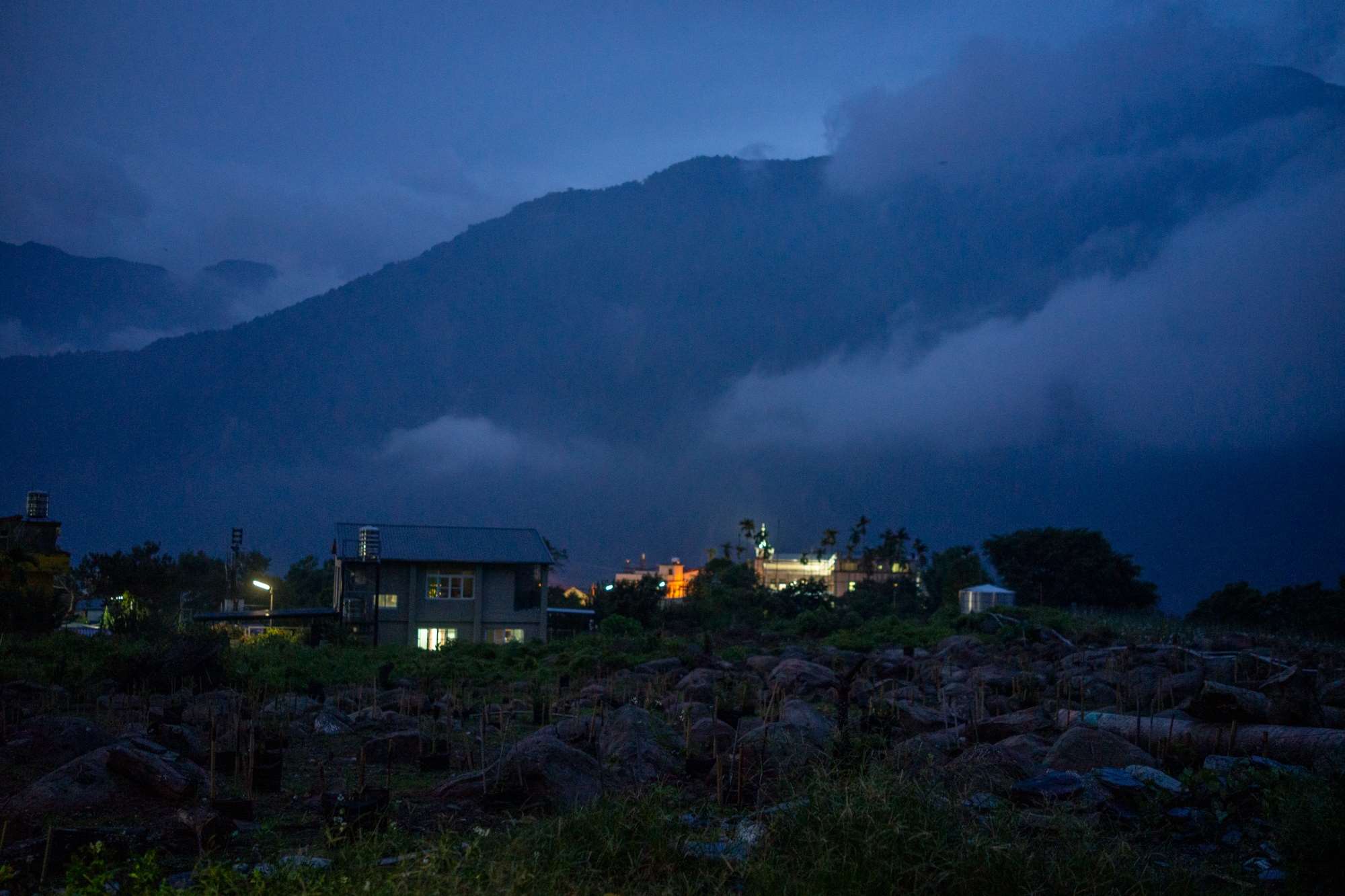 Le village de Jiumei, au creux des montagnes (photo : Sasa)