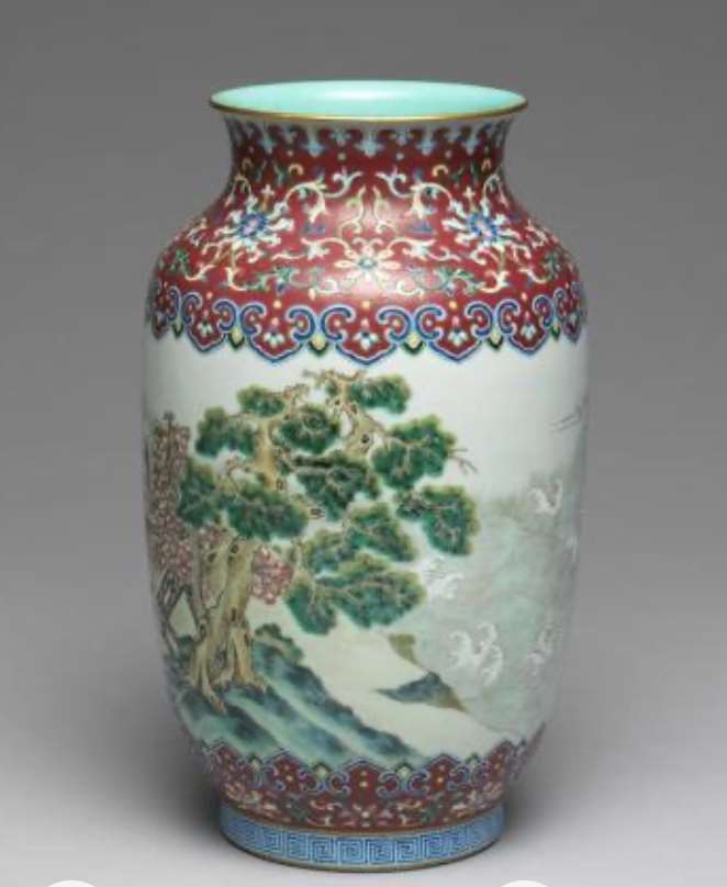 Image 3-2: Vase au motif « Haiwu tianchou » pour bénir la longévité, en émaux fencai (source MNP)