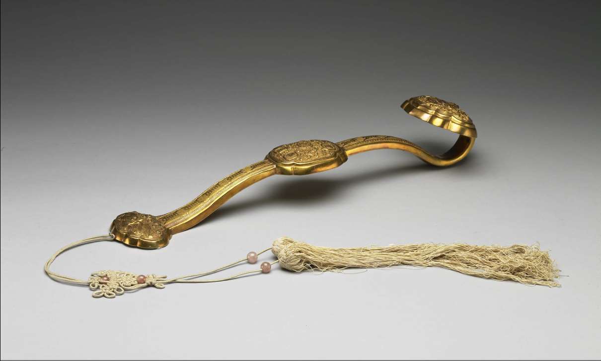 Image 5: Sceptre ruyi en or avec inscription de longévité éternelle (source MNP)