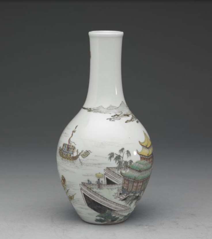 Image 6-1: Vases décorés de bateaux-dragons en émaux peints (source MNP)