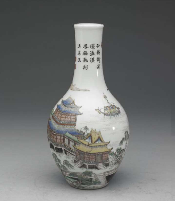 Image 6-3: Vases décorés de bateaux-dragons en émaux peints (source MNP)