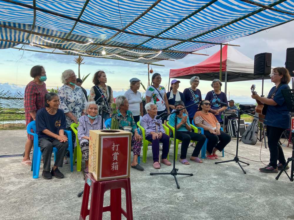 Le choeur des anciennes du village de Xinshe, dans le canton de Fengbin à Hualien (photo : Sasa / RTI)