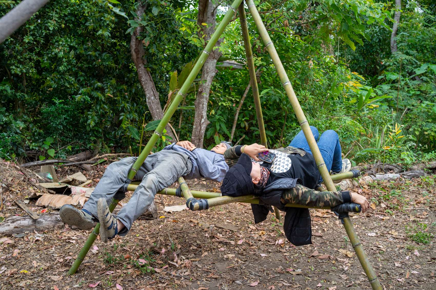 Ding-jong, un participant, avait réalisé une structure en bambou pour que les participants au stage puisse s'étirer... (photo : Sasa) 