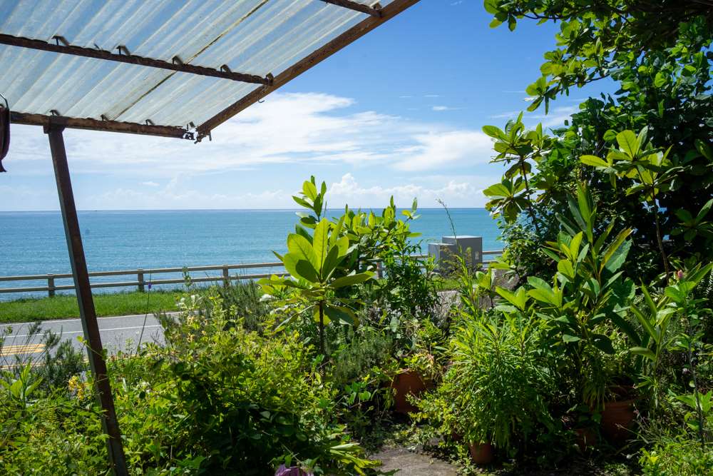 Vue sur l'Océan Pacifique depuis le Studio Paterongan (photo : Sasa / RTI)