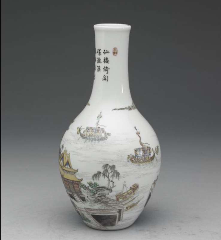 Image 6-2: Vases décorés de bateaux-dragons en émaux peints (source MNP)