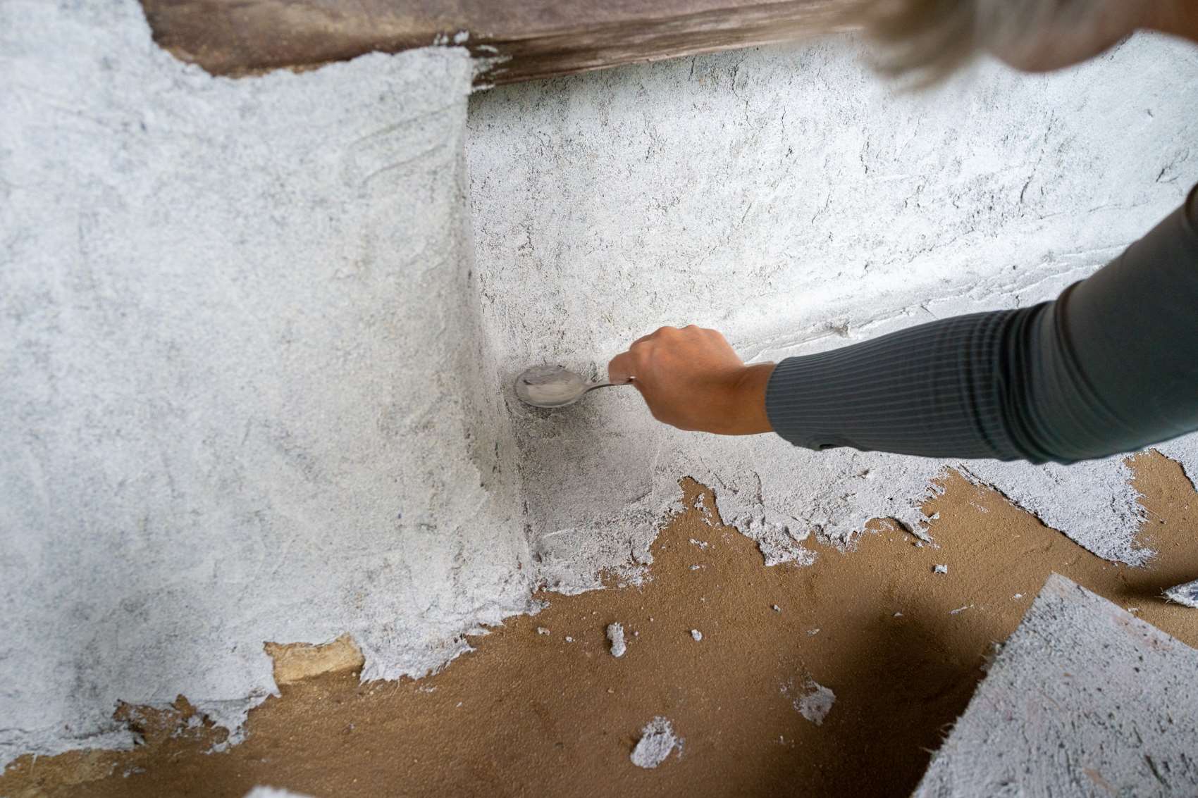 Pour les parties concaves, on peut utiliser le dos d'une cuillère ! (photo : Sasa) 