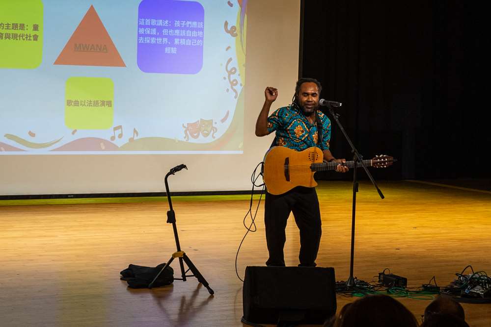 Le musicien réunionnais Mounawar (photo : Sasa / RTI)