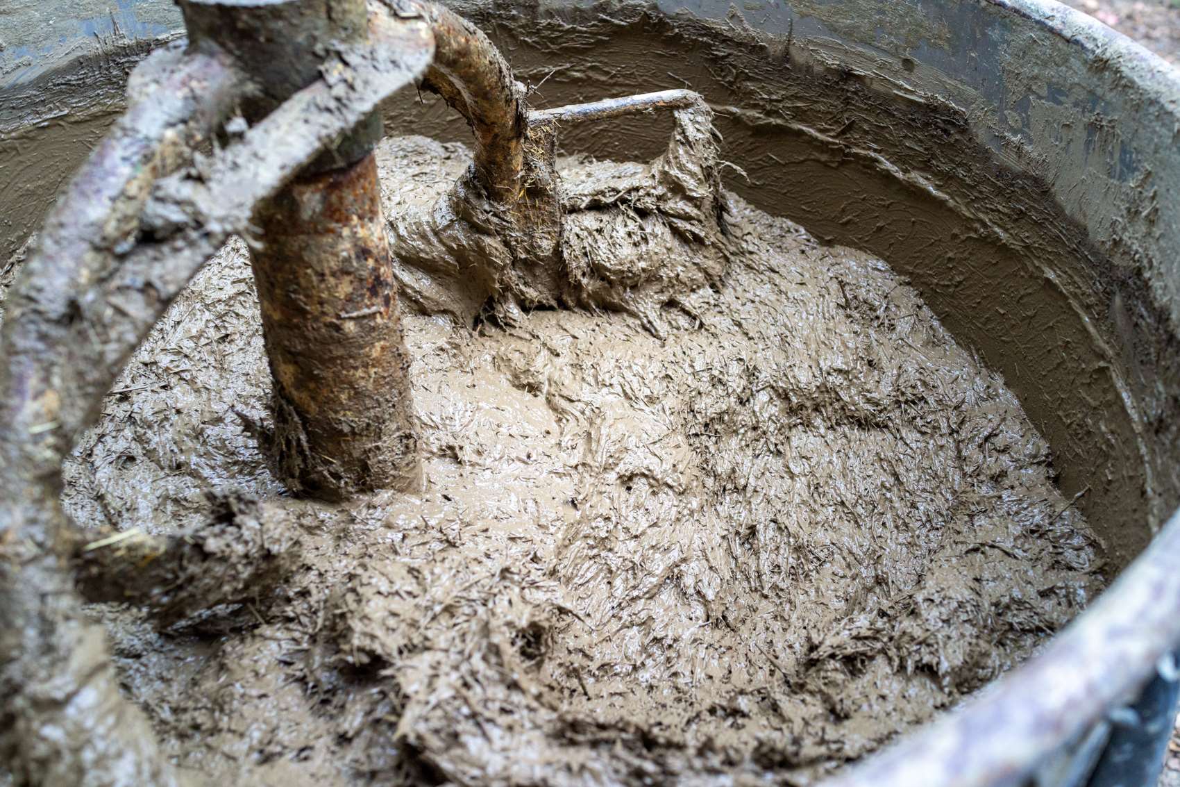 L'une des spacificités des enduits japonais c'est la très forte proportion de fibres (photo : Sasa) 