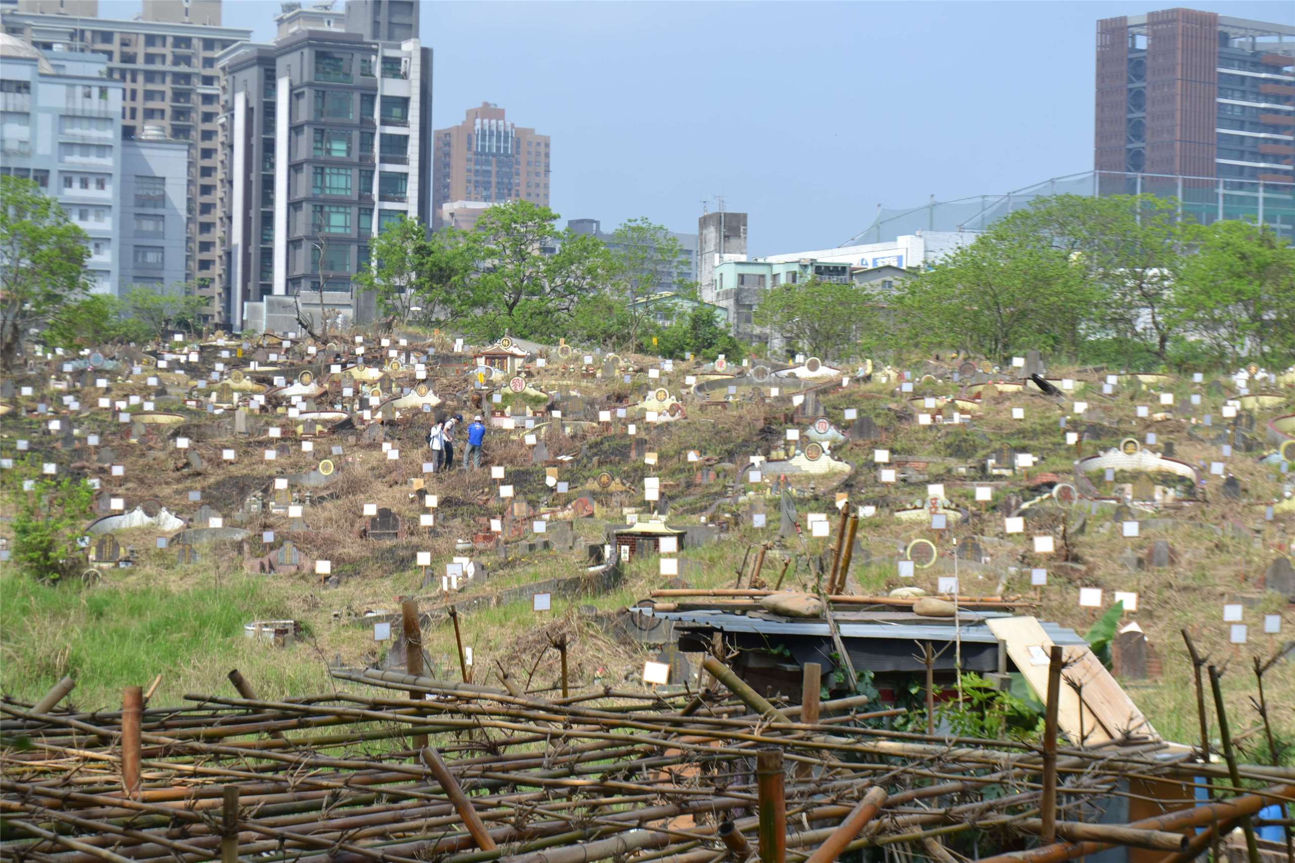 La zone principale du cimetière public numéro 1 de Xindian, en avril 2015, avant sa démolition (photo : James X. Morris) 