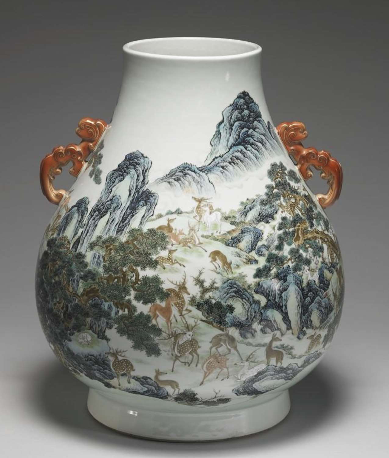 Image 6: Vase zun à anses et décor de "cent cerfs" en émaux peints yangcai (source MNP)