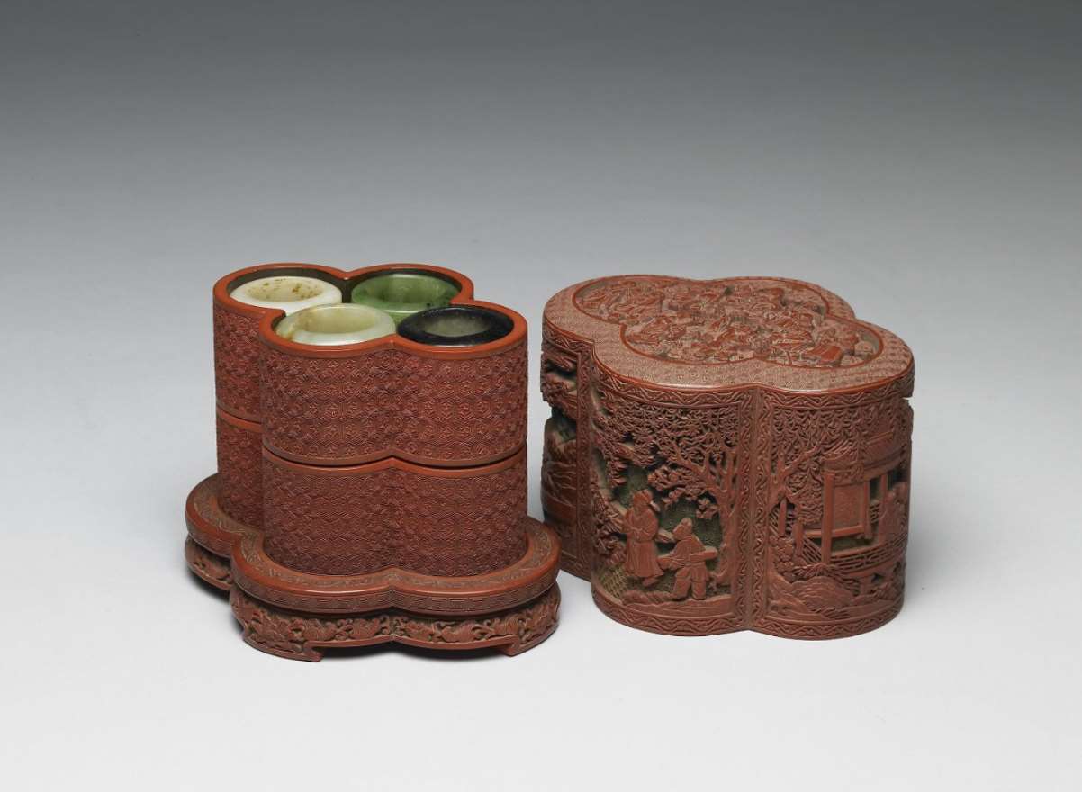 Image 3-3: Anneaux de pouce en jade (avec boîte laquée à deux niveaux ornée des Huit Immortels) (source MNP)