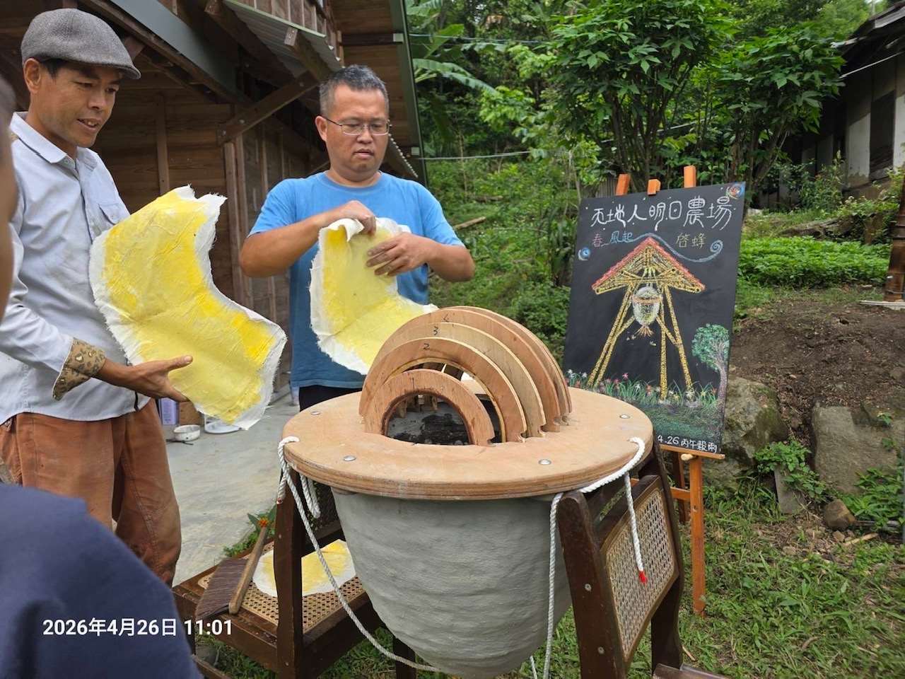 Construction d'une ruche solaire à Taïwan (photo : Hsieh Hong-ming)