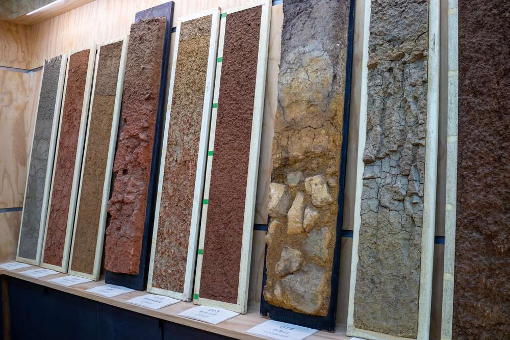 Monolithes de sols au Musée des sols, NTU (photo : RTI / Sasa)