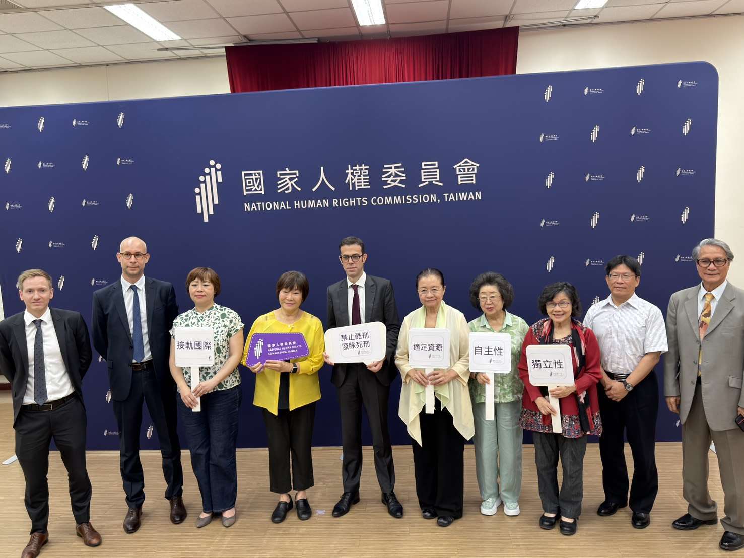 Discussion entre la Commission nationale des droits humains et le Bureau français de Taipei (BFT) autour de l’expérience de la France dans l’abolition de la peine de mort (Photo RTI)