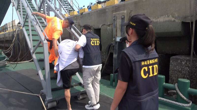 Pria Warga Tiongkok Berenang Menyelundup Masuk Kinmen, Penahanan Disetujui Jaksa Kinmen  (foto: Ditjen Penjaga Keamanan Laut dan Pantai cabang Kinmen, Matsu, dan Penghu)
