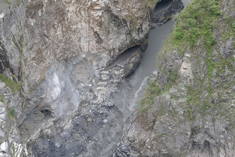 Danau Alami Swallow Grotto Jebol Tanpa Bencana, Peringatan Dicabut, Jalan Utama Central Cross-Island Highway Kembali Dibuka (CNA)
