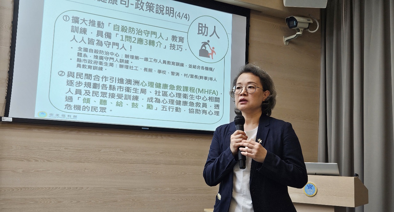 Direktur Divisi Kesehatan Mental di Kementerian Kesehatan dan Kesejahteraan(MOHW), Cheng Shuxin (鄭淑心), data tahun 2024 "bunuh diri" penyebab kematian 10 besar. (foto: Liu Ping-xi)