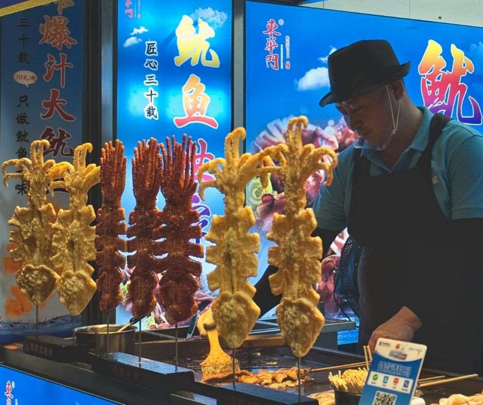 Aturan Tak Tertulis di Meja Makan Taiwan: Mengapa Rela Antre daripada Berbagi Ruang Pribadi dengan Orang Lain? (CANVA)