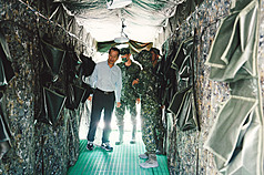 PD
Menhan Wellington Koo menuju ke lokasi bencana di Hualien untuk memberikan dukungan kepada tim penanggulangan bencana dan mengucapkan rasa simpati kepada tentara yang terdampak musibah ini.（foto: Kemenhan）

