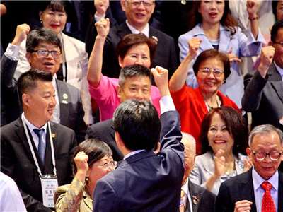 Presiden Lai Ching-te (tengah, menghadap ke belakang) pada tanggal 20 Oktober 2025 menyerukan semangat kepada Team Taiwan di OCAC (Foto: Rti)
