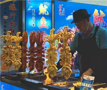 Aturan Tak Tertulis di Meja Makan Taiwan: Mengapa Rela Antre daripada Berbagi Ruang Pribadi dengan Orang Lain? (CANVA)