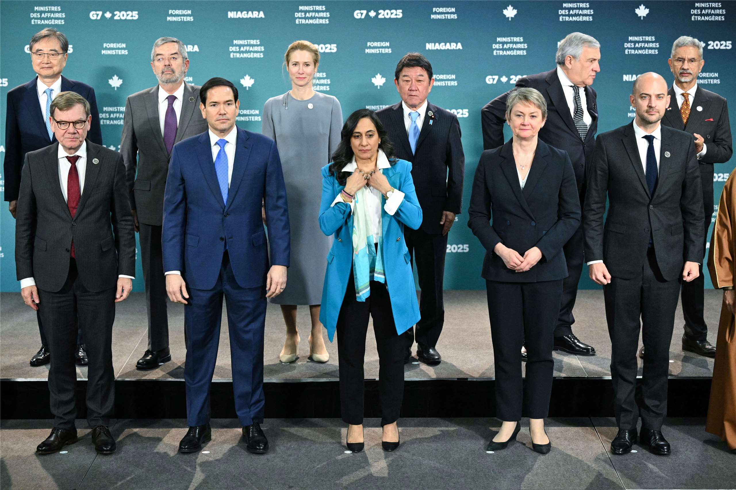 para menteri luar negeri G7 berfoto bersama
