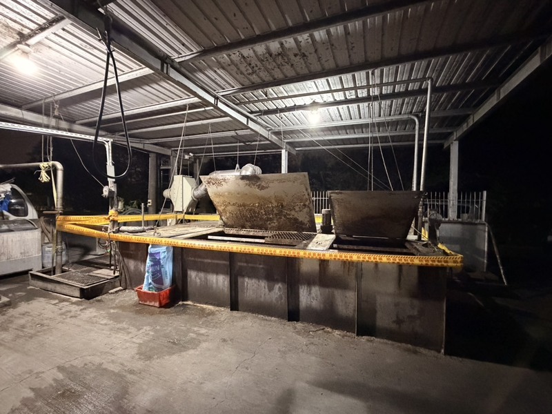 Pemerintah Kabupaten Pingtung mengungkap sebuah peternakan babi di Kota Pingtung yang secara ilegal memberi makan babi dengan limbah makanan. Pemerintah kabupaten mendenda peternakan tersebut sebesar NT$800.000, pihaknya akan melakukan pemeriksaan secara ketat (foto: Pemkab Pingtung) 