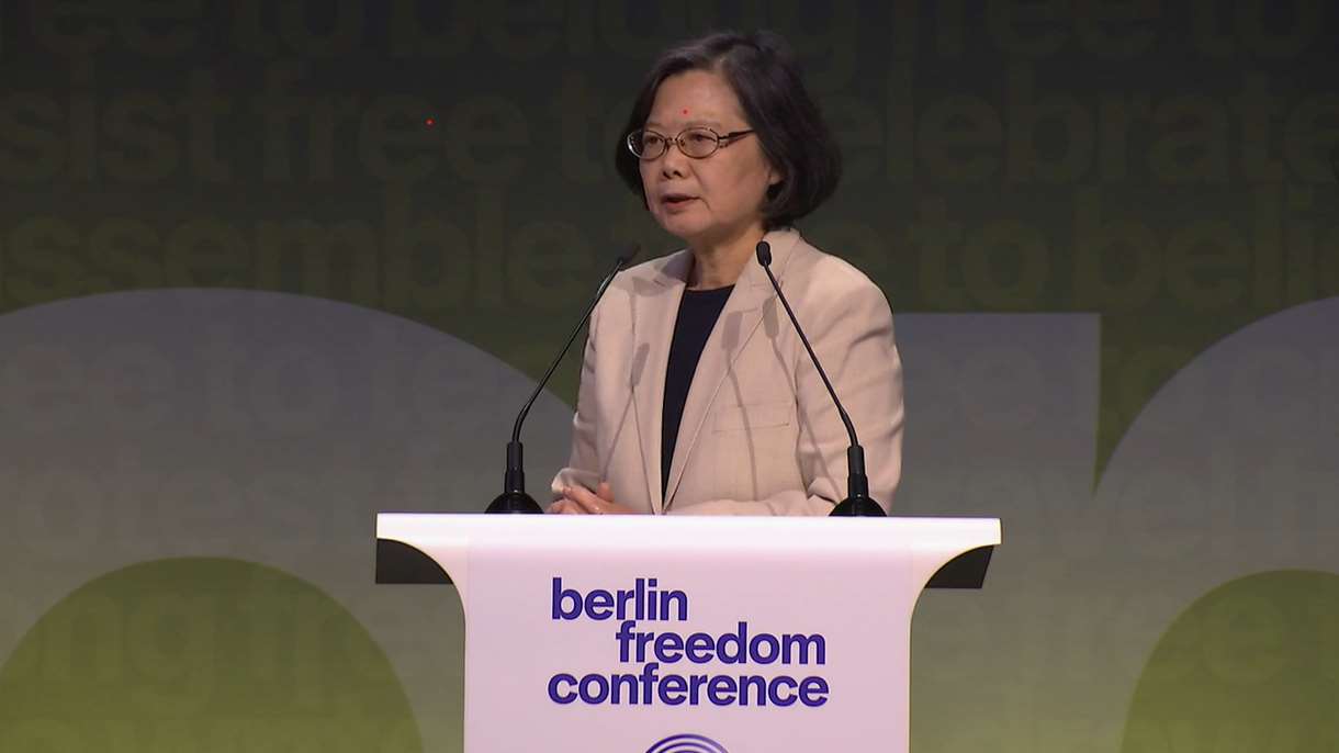 Mantan Presiden Tsai Ing-wen (蔡英文) berkunjung ke Jerman untuk menghadiri kegiatan “Berlin Freedom Week” pertama. (Foto: Siaran langsung Berlin Freedom Conference )