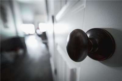 Mitos Hotel Terpatahkan: Mengetuk Pintu Justru Mengundang Murka Penghuni Tak Kasat Mata? (PIXABAY)