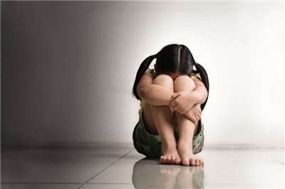 Aksi Brutal di Kios Pinang: Ibu Jinjing dan Banting Putrinya, Dinas Sosial Ambil Alih Perlindungan Anak (ingimage)