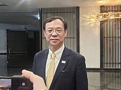 Menteri Kesehatan dan Kesejahteraan Shih Chung-liang (石崇良)