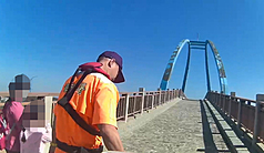 Petugas coastguard mendapati PMA hilang kontak hampir 12 tahun dan putrinya saat jalan-jalan di area pelabuhan, setelah diselidiki ternyata putrinya yang tak berdokumen, berusia 6 tahun, Ibu dan anak kini ditangani dan ditampung oleh Ditjen Keimigrasian. (foto: CNA)
