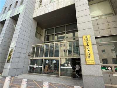 
Tragedi di Jalan Raya: Petugas Kebersihan Tabrak Lari PMI Hingga Tewas, Sembunyi 2 Hari dan Sangkal Mabuk Meski Ada Bukti 16 Botol Bir  