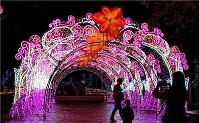 Festival Pencahayaan Jiaoxi, salah satu area pameran dengan dekor  lampu utama setinggi 5 m 