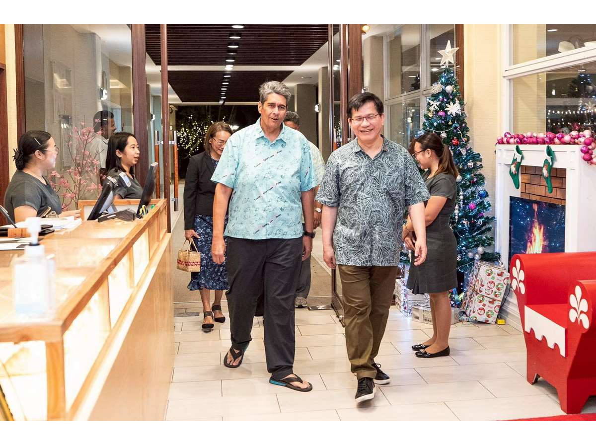 Menlu Lin Chia-lung (kanan) bersama dengan Presiden Palau Surangel Whipps. (Foto: FB Lin Chia-lung)