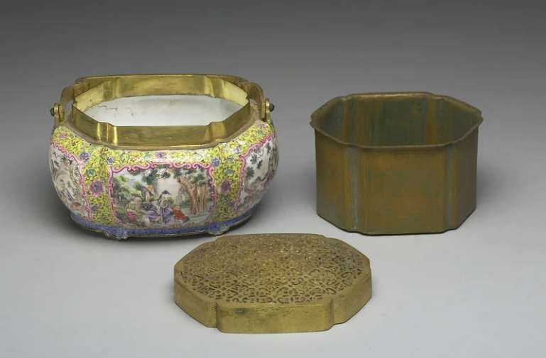 Penghangat tangan di zaman kerajaan (foto: Museum Istana Nasional)