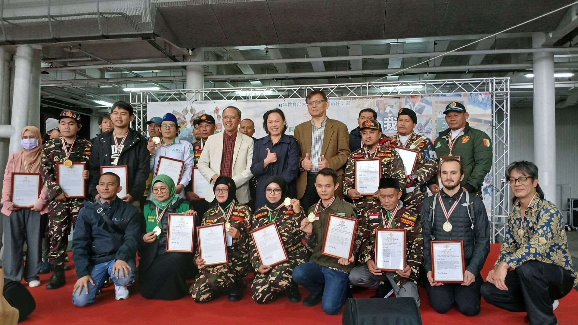 Foto bersama dalam "Festival Tarian Budaya dan Apresiasi Relawan Guangfu di Keelung" 