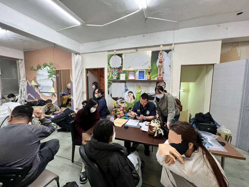 Sindikat Kecantikan Ilegal di Taichung Terbongkar: Dua Pekerja Migran Tanpa Izin Divonis Penjara Karena Suntik Asam Hialuronat dan Operasi Kelopak Mata (NIA Taichung)