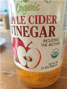 Cuka Apel Organik with the mother