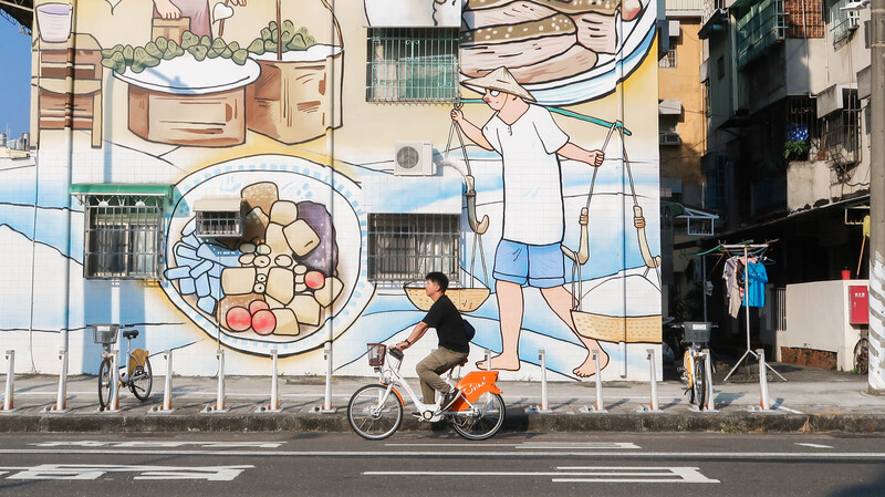 (foto: Mulai 1 Juli 2025, Pengguna Wajib Miliki Asuransi untuk Sewa Sepeda Listrik YouBike 2.0E di Kaohsiung/CNA記者蔡孟妤傳真 )
