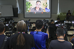 Kasus Sepak Bola Wanita NTNU - Pihak NTNU mengadakan rapat tinjauan (22 Juli 2025) untuk membahas hukuman terhadap pelatih, Chou Tai-ying. Rapat tersebut berlangsung lebih dari 4 jam, namun pihak kampus tidak bersedia mengumumkan keputusan awal kepada publik. (foto: CNA)