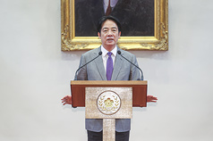 PD
美公布對台關稅  賴總統記者會說明（1）
美國白宮公布台灣對等關稅稅率暫時為20%，總統賴
清德（圖）1日上午召開「因應美國對等關稅政策記
者會」說明。賴總統表示，這非台灣談判的最終目
標，後續談判將爭取對台灣更有利、更合理的稅率。
中央社記者鄭清元攝  114年8月1日
