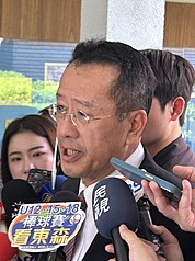 ED
軍人加給案未編預算  顧立雄盼行政立法形成共識
115年度中央政府總預算未編列軍人待遇調整及警消
退休條例這2項預算，引發外界討論。國防部長顧立
雄（圖）26日表示，基於行政一體原則，國防部依照
行政院指導辦理，有關志願役加給調升至3萬元，行
政立法之間沒有共識，希望進行協商。
中央社記者林敬殷攝　114年8月26日
